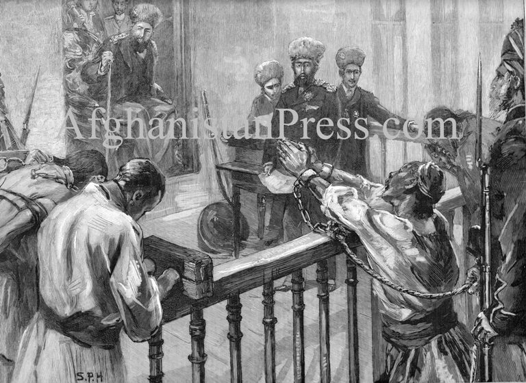 توضیح تصویر: امیر افغانستان در حال محکوم کردن زندانیان هزاره در جنگ به مرگ/ اثر SYDNEY P. HALL/ منتشر شده در تاریخ چهارم نوامبر سال 1893/ اصل این روزنامه نزد نویسنده موجود است.